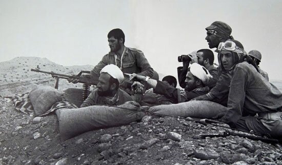 پیرمردی با بیسیم در لباس خیرخواهی؛ روایتی از شناسایی یک جاسوس عراقی در جبهه ایلام پیرمردی با بیسیم در لباس خیرخواهی؛ روایتی از شناسایی یک جاسوس عراقی در جبهه ایلام