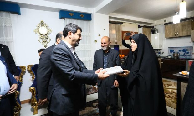 دیدار استاندار همدان با خانواده شهید والامقام محمد سهرابی